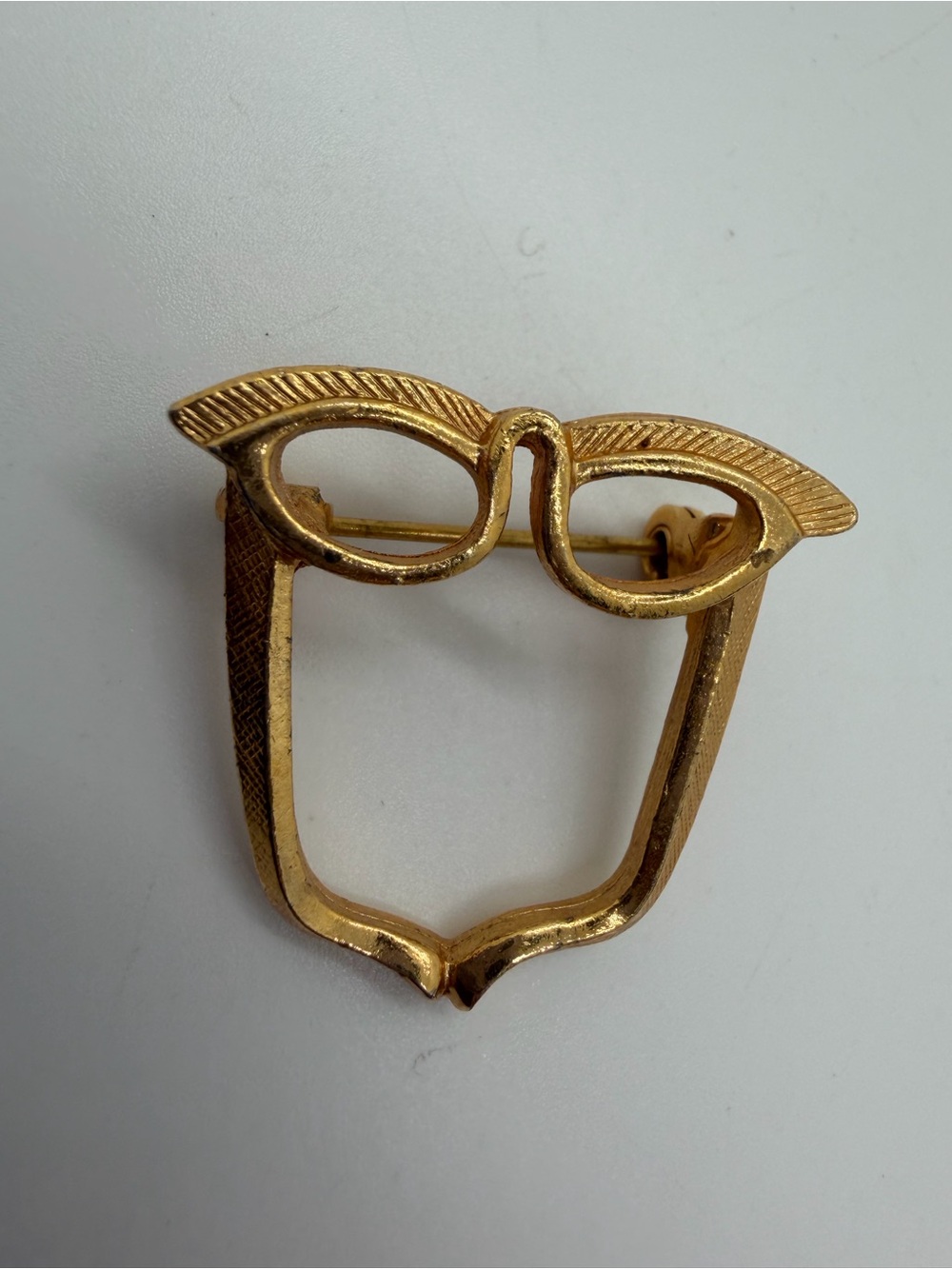 Gold tone glasses brooch